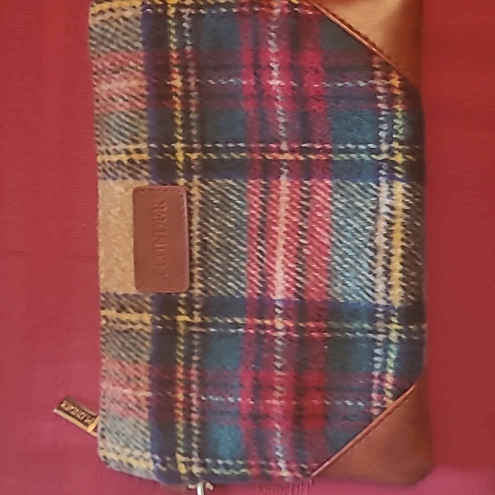 Plunder wristlet
